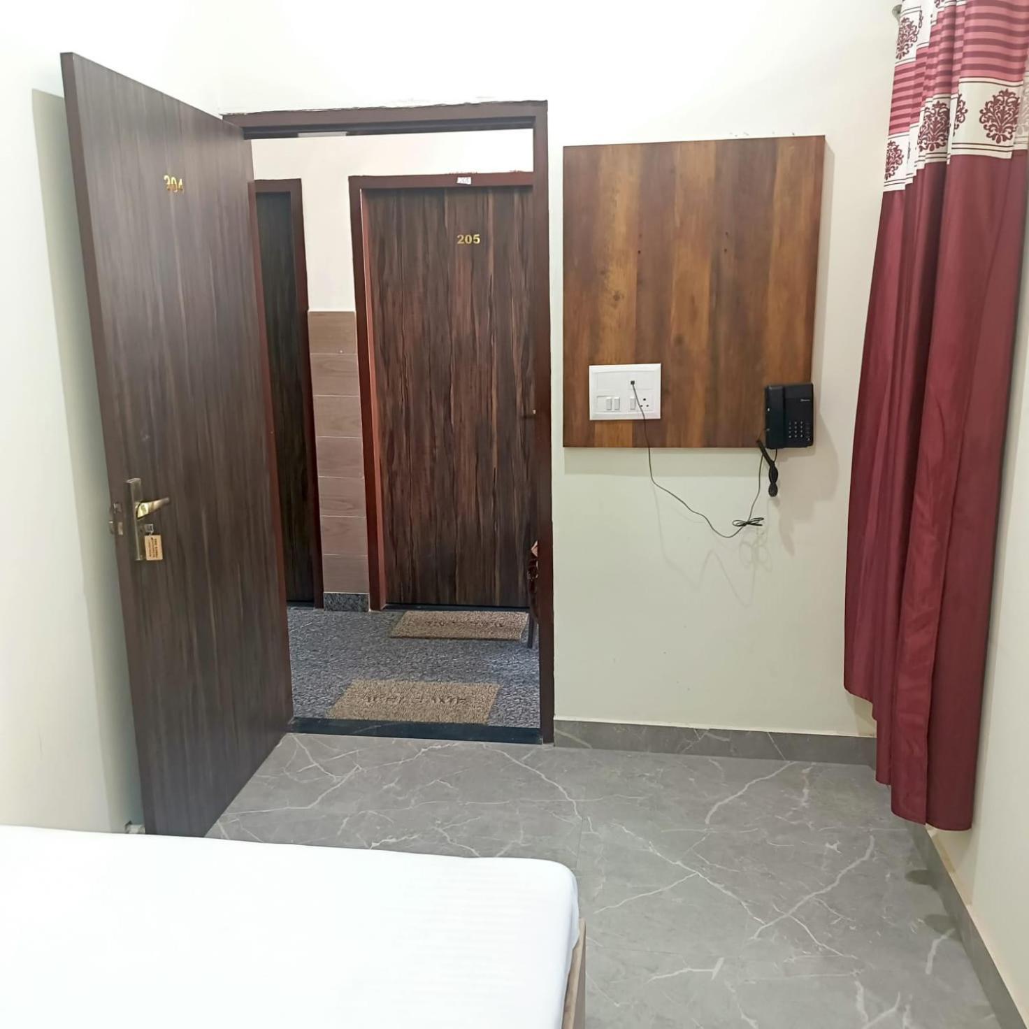 Hotel Shri Girraj Residency Mathura Zewnętrze zdjęcie